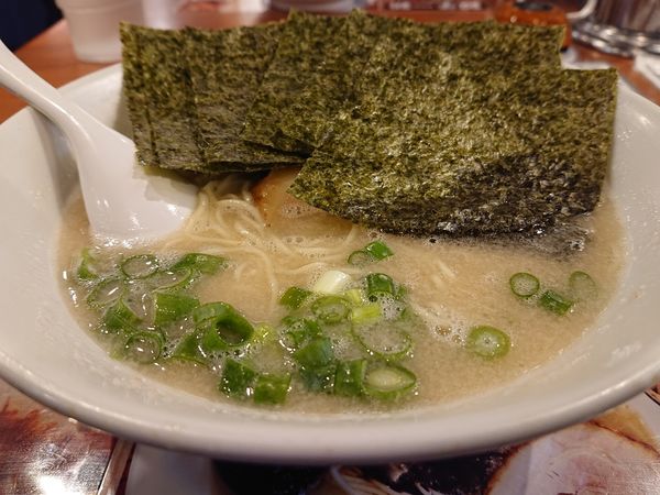 「海苔らーめん(麺ふつう、肩ロース、背脂こってり)」@らーめん専門店 小川 町田小山本店の写真