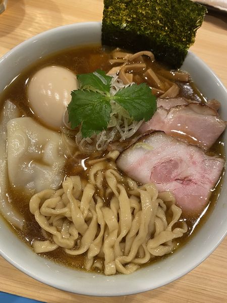 「特製中華そば＋手もみ平打ち麺変更 1250」@自家製麺 ロビンソンの写真