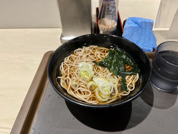 「かけそば340円」@名代 富士そば 三田店の写真