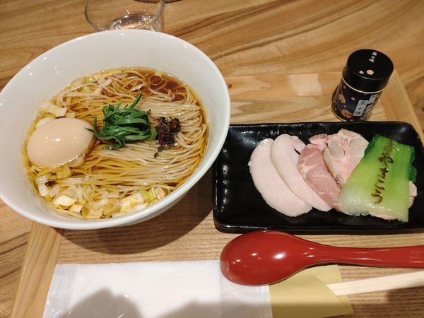 「昆布と鶏の醤油ラーメン味玉」@つけ麺 らぁ麺 やまこうの写真