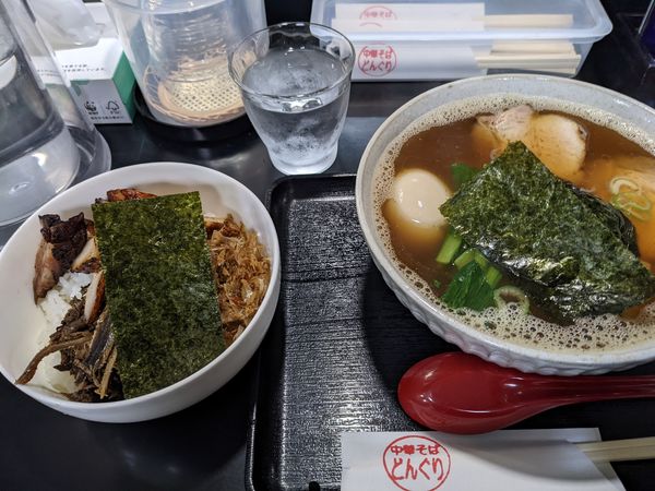 「赤１玉+ねこまんま」@中華そば どんぐりの写真