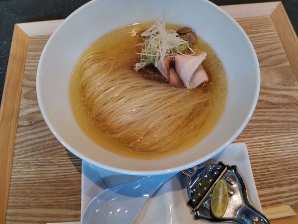 「地鶏光麺艶塩」@支那そば 鋳の写真