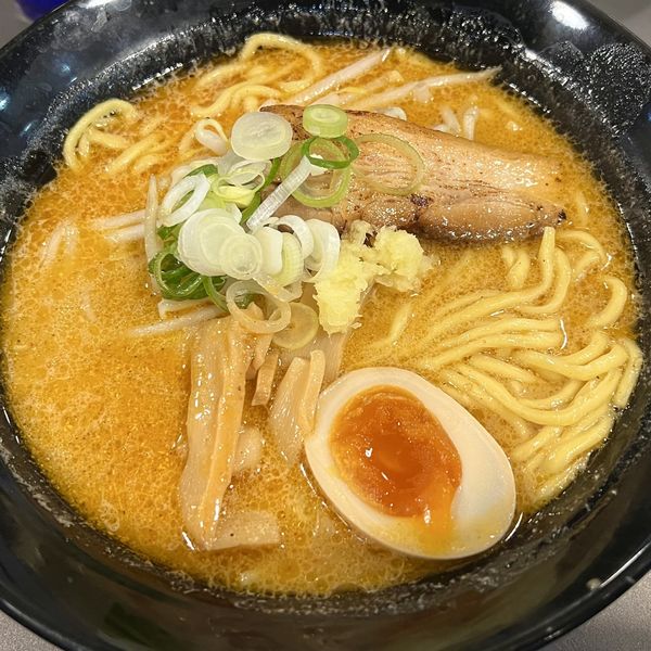 「豚骨味噌らーめん＋生ビール」@つけ麺 白虎の写真