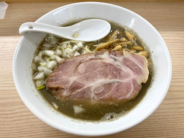 「煮干しラーメン 850円 ＋ ＤＸ（肉かす）無料」@煮干しラーメン ゼクウの写真