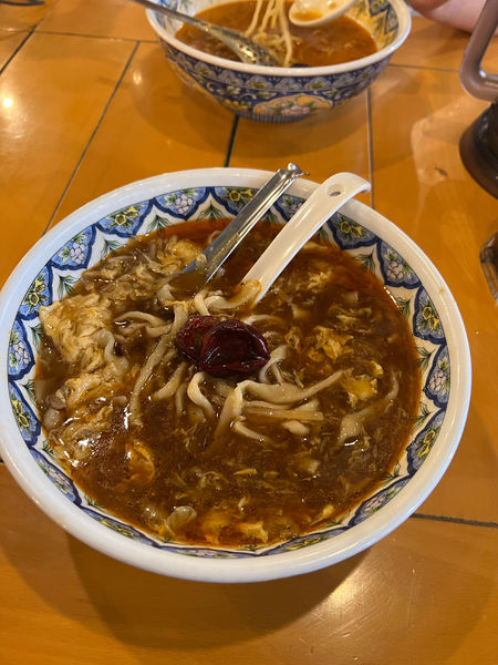 「スーラータンメン激辛　960円」@中国ラーメン 揚州商人 田無店の写真