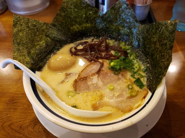 「あじとらとんこつらーめん」@らーめん屋 あじとら 狭山笹井店の写真