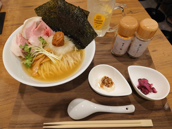 「春香る梅のサッパリみぞれラーメン1000円＋ハイボール」@虎金の写真
