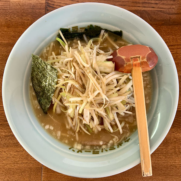 「ネギラーメン 並（680円）白髪ネギ（100円）」@ラーメンショップ椿 佐土原店の写真
