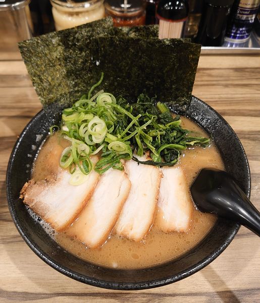 「ラーメン+チャーシュー(1000円)」@横浜家系ラーメン まる金 石川家の写真