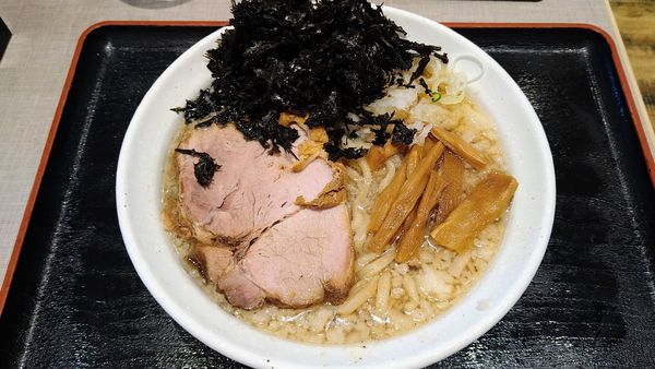 「【期間限定】燕三条系背脂煮干しらーめん(中)+岩海苔」@やまのうち製麺の写真