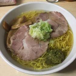 塩ラーメン+大盛+青唐辛子 900円