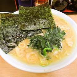 ラーメン並（750円）