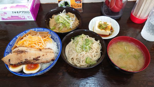 「大盛りもつ煮丼セット 950円」@麺屋こうきの写真