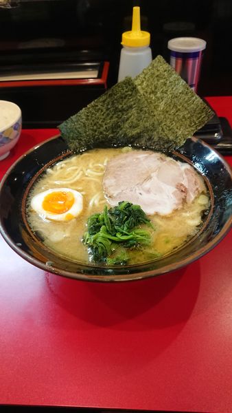「ラーメン　濃いめ　油多め」@横浜家系ラーメン 並木家の写真