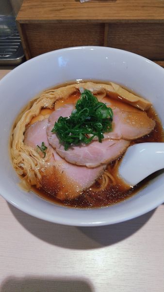 「醤油らぁ麺(トッピング：チャーシュー2種)」@麺屋みや田の写真