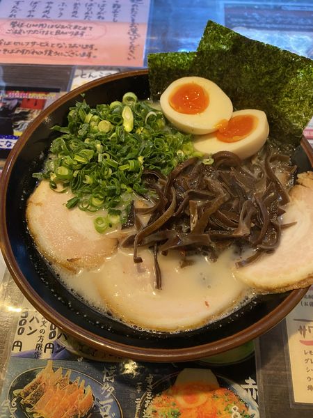 「万々スペシャル＋替え玉」@博多らーめん 万々の写真