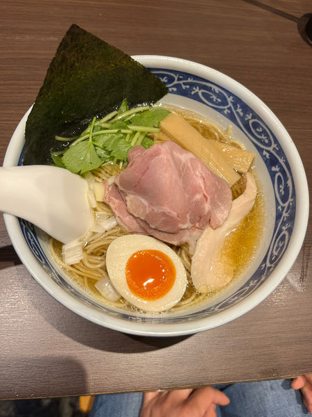「煮干し蕎麦・白醤油 750円」@寿製麺よしかわ 坂戸店の写真