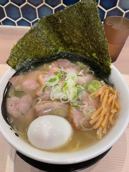 「特製煮干と真鯛中華そば（大盛）」@鮨とラーメン うおがしや 鶴屋町店の写真
