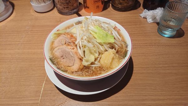 「煮豚ラーメン（ニンニク、野菜・アブラマシ）記念価格500円」@横浜家系ラーメン 春樹 瀬谷店の写真