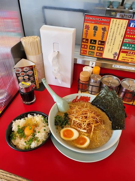 「塩ピリ辛ネギラーメン」@ラーメン山岡家 諏訪店の写真