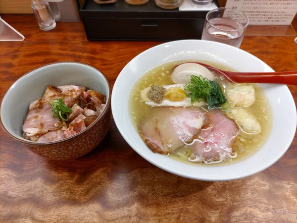 「特製塩そば·豚飯」@三馬路 東京店の写真