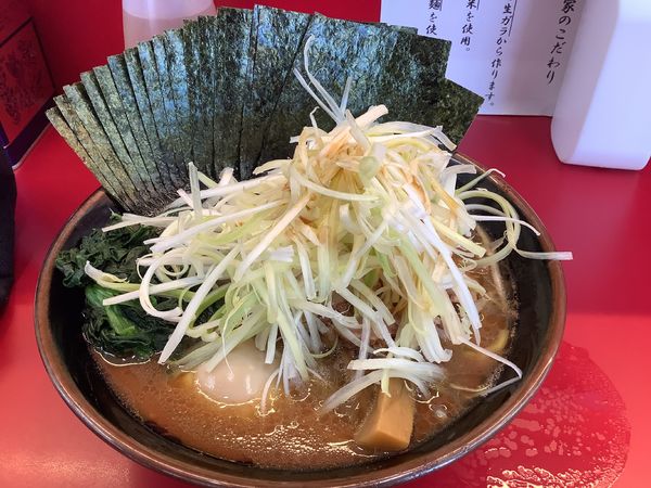 「特選ラーメン 並 1050円」@横浜ラーメン 相馬家の写真