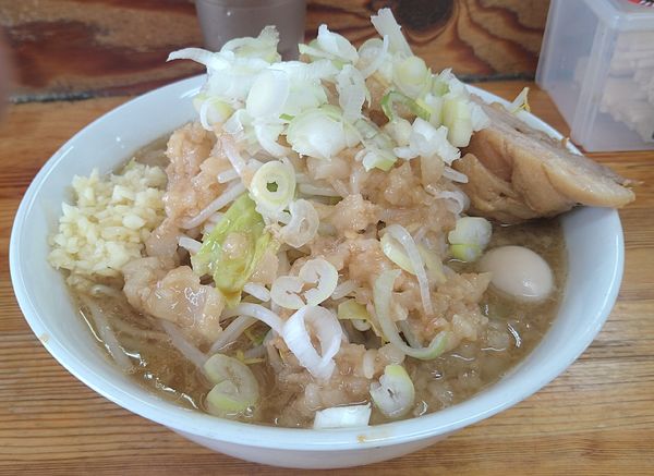 「ラーメン(麺半分)¥870+ニンニク、アブラ、ネギ」@ハイマウントの写真