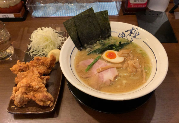 「醤油とんこつ 並 唐揚げ3個」@究極ラーメン 横濱家 四街道店の写真