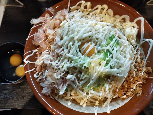 「汁無し蕎麦大1080円(700g)+生卵50円」@豚星。の写真