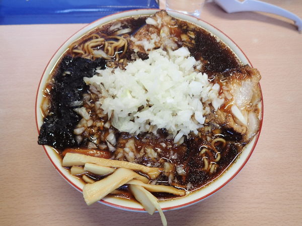 「ラーメン(900円)＋薬味(150円)」@梅乃家の写真