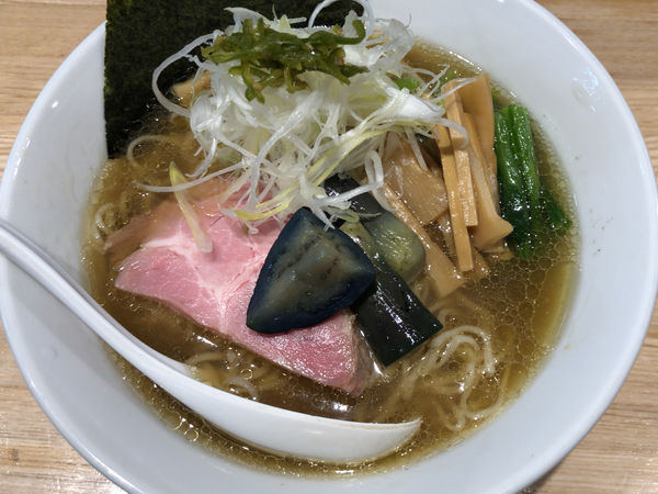 「爆速 走り煮干ソバ(冷やし)＋鶏油と鴨油の和えそば」@中華ソバ ビリケンの写真