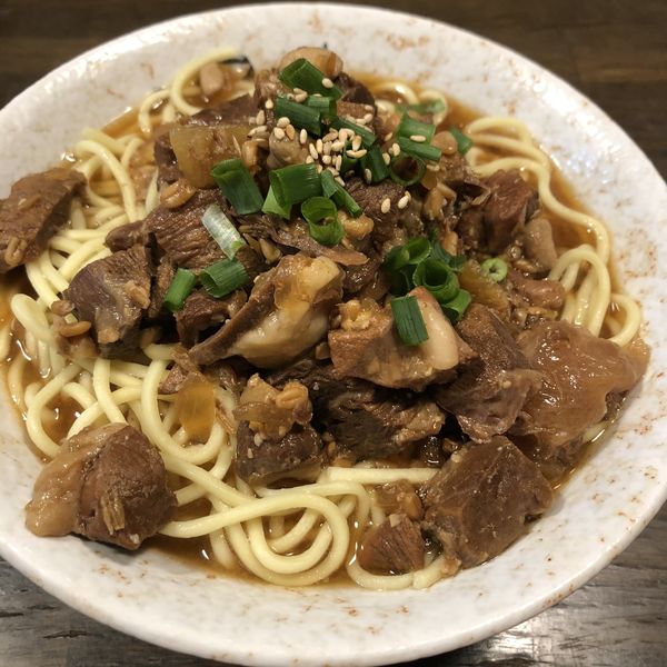 「石垣島の牛そば」@古酒と沖縄料理 島唄楽園 美海店の写真