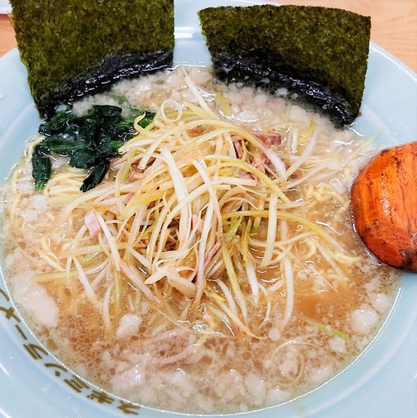 「ネギラーメン750円　麺硬め　油多め」@ラーメンショップ 椿 松伏店の写真
