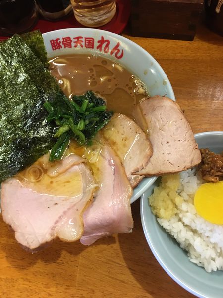 「家系ラーメン750円　チャー増し200円　ライス150円」@豚骨らーめん れんの写真