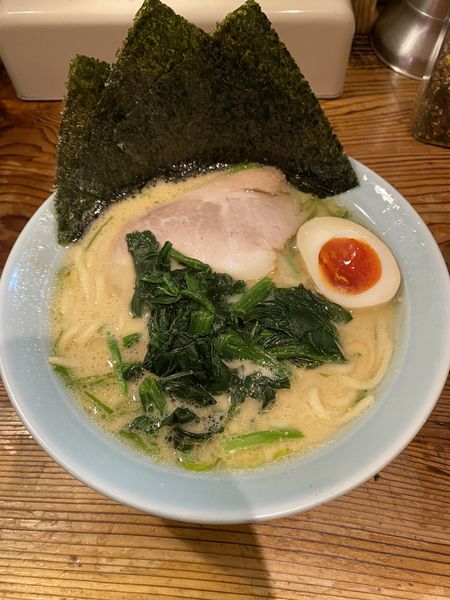 「豚骨しょうゆラーメン」@Neo家系らーめん 實家の写真