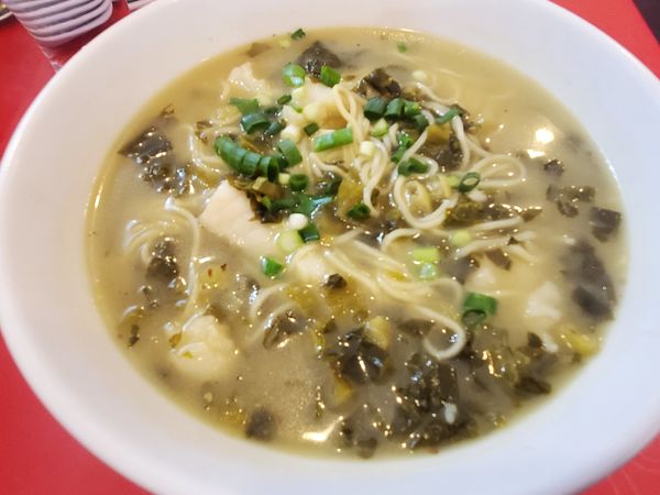 「酸菜魚片面」@湖南四川料理 湘厨の写真