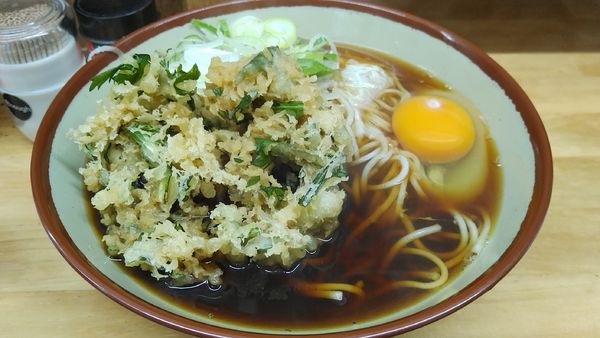 「春菊天そば+生卵」@そば谷の写真