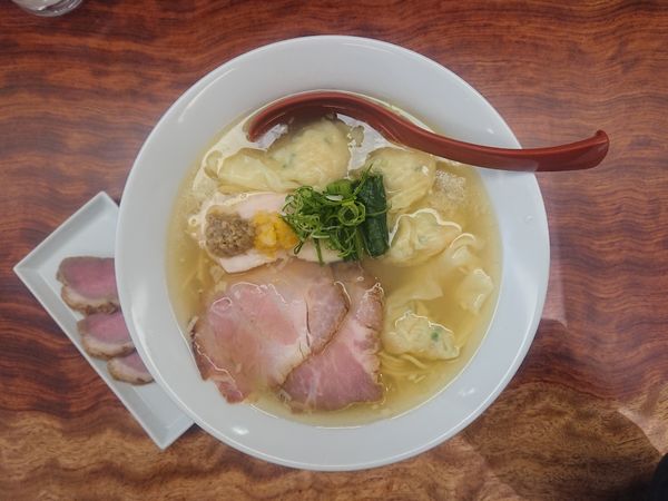 「ワンタン塩そば＋鴨コンフィ」@三馬路 東京店の写真