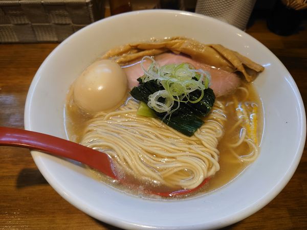 「味玉中華そば（塩）900円＋ビール」@中華そばや 和凡の写真