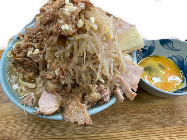 「ラーメン豚増し(ニンニク少しヤサイカラメアブラ別皿)+生卵」@ラーメン そらの写真