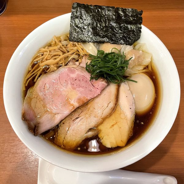 「特製醤油ラーメン大￥1200＋麺増100g￥100 その他」@自家製手もみ麺 鈴ノ木の写真