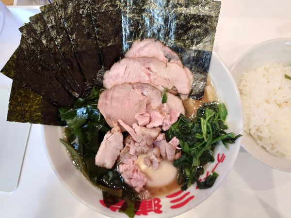 「上ラーメン＋ワカメ＋のり」@ラーメン 三浦家の写真