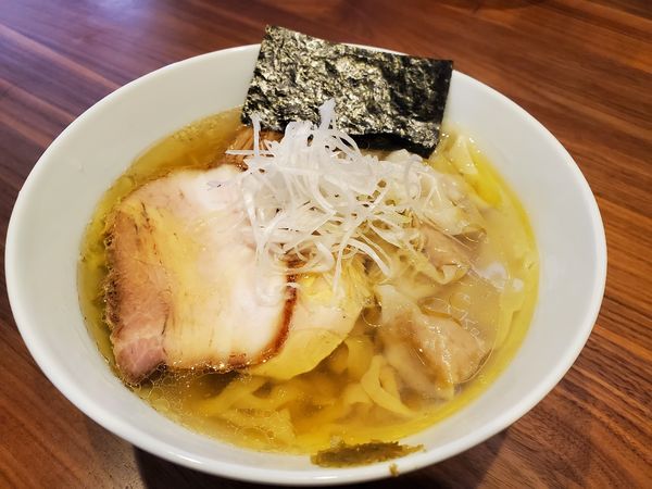 「塩ワンタン麺」@自家製手もみ麺 鈴ノ木の写真