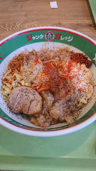 「まぜそば」@ジャンクガレッジ フォレオ菖蒲店の写真