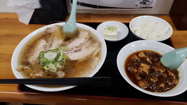 「チャーシューメンと麻婆豆腐セット1,280円」@青竹手打ちラーメン  麺屋 貴の写真