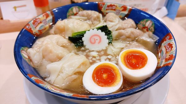 「特製白だしワンタン麺・肉ワンタン３個・海老ワンタン３個」@つけめん金龍の写真