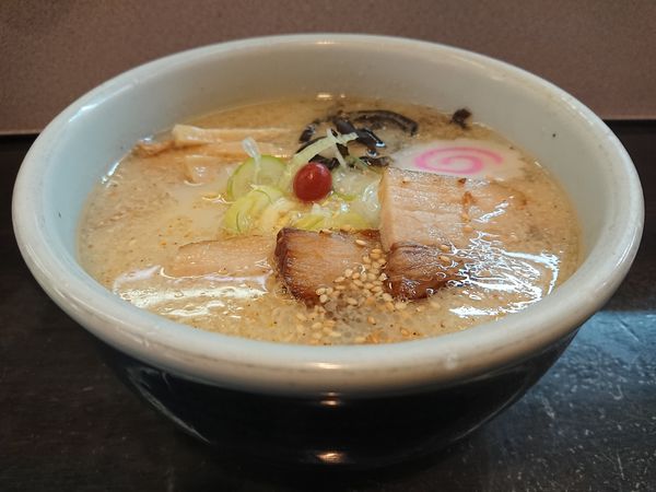 「しおらーめん」@らーめん 山頭火 渋谷店の写真