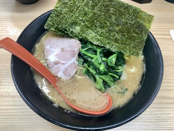 「ほうれん草増しラーメン(中)＋のり」@横浜ラーメン 武蔵家 御茶ノ水店の写真