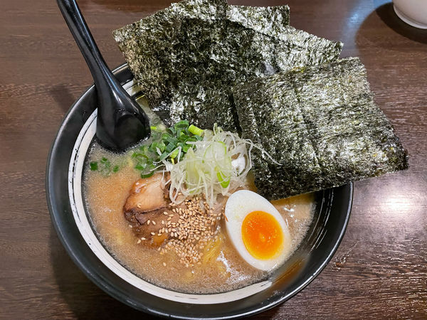 「こくとろラーメン（醤油）」@麺や 鶏恵 ときわ店の写真