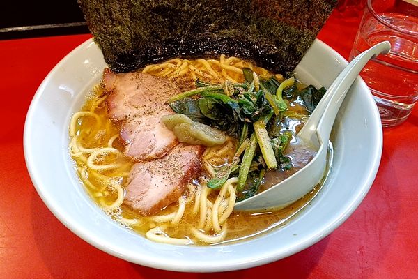 「ラーメン並７１０円」@横浜家系ラーメン 黄金家の写真